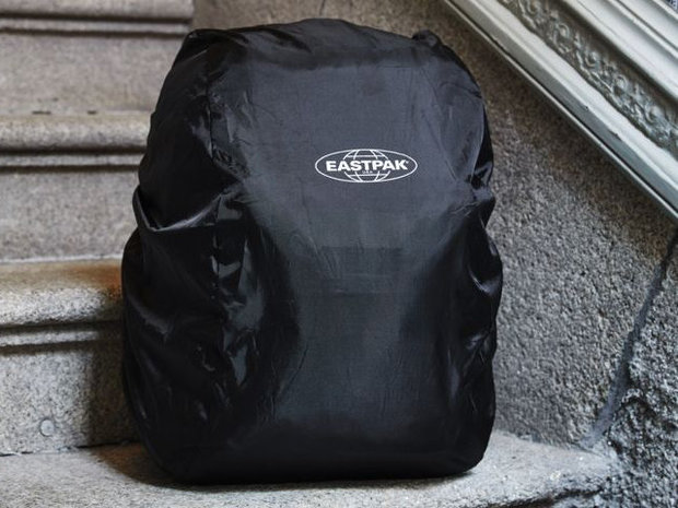 Regenhoes eastpak rugzak clearance